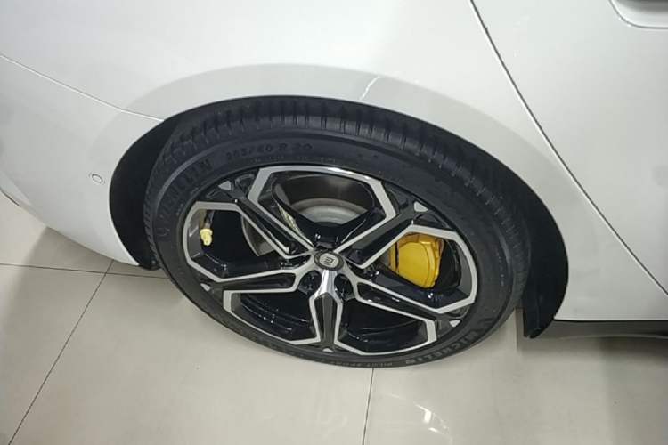 Used Xiaomi Auto SU7 2024 Four-Wheel Drive Ultra-Long Range Advanced Intelligent Driving Max Edition Right Rear Wheel Hub