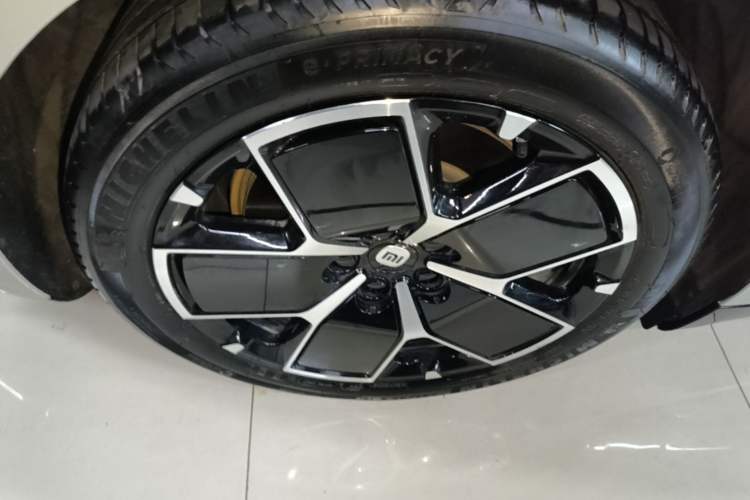 Used Xiaomi Auto SU7 2024 Rear-Drive Long-Range Intelligent Driving Version Right Rear Wheel Hub