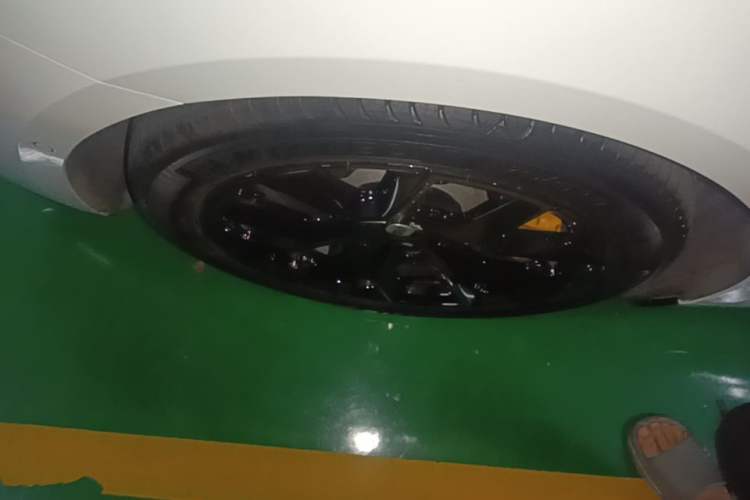 Used Xiaomi Auto SU7 2024 Rear-Drive Long-Range Intelligent Driving Version Right Rear Wheel Hub