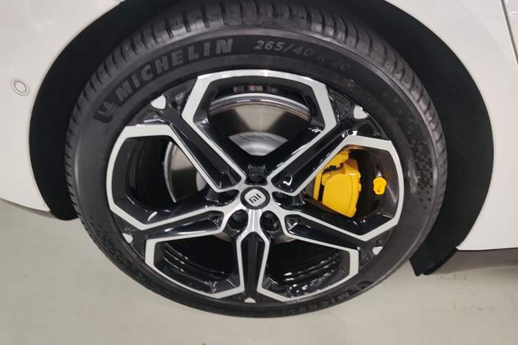 Used Xiaomi Auto SU7 2024 Four-Wheel Drive Ultra-Long Range Advanced Intelligent Driving Max Edition Right Rear Wheel Hub