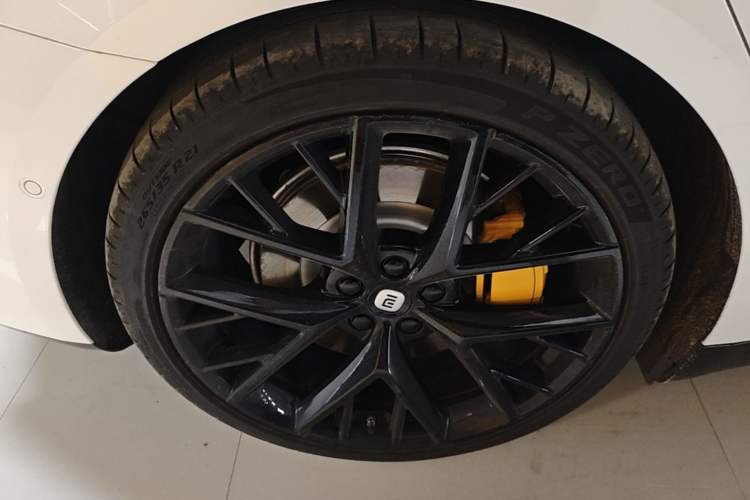 Used Xiaomi Auto SU7 2024 Four-Wheel Drive Ultra-Long Range Advanced Intelligent Driving Max Edition Right Rear Wheel Hub