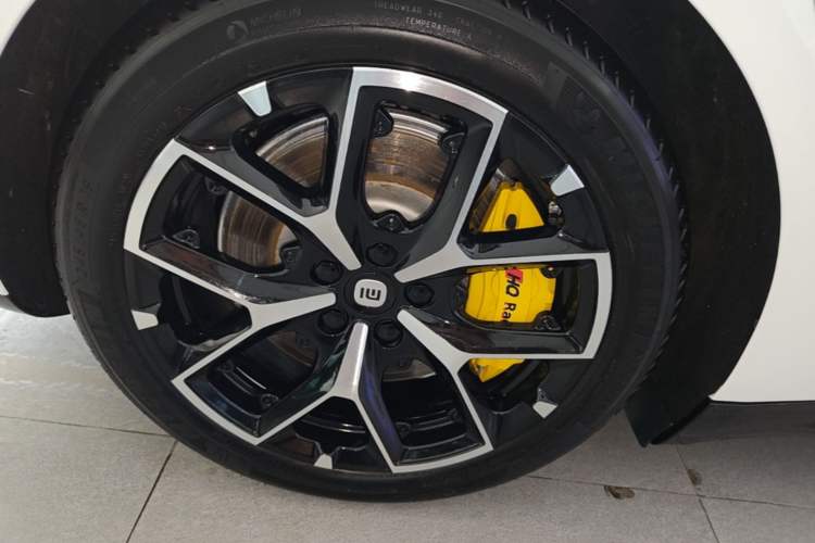 Used Xiaomi Auto SU7 2024 Rear-Drive Long-Range Intelligent Driving Version Right Rear Wheel Hub