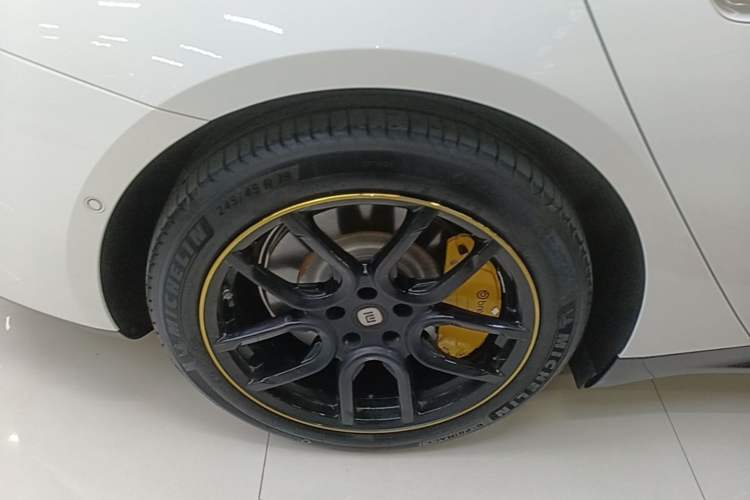 Used Xiaomi Auto SU7 2024 Rear-Drive Ultra-Long Range Advanced Pro-Level Intelligent Driving Version Right Rear Wheel Hub
