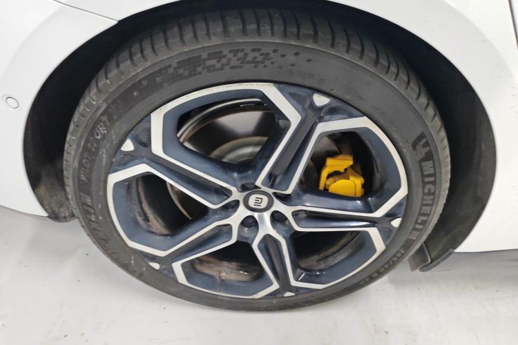 Used Xiaomi Auto SU7 2024 Four-Wheel Drive Ultra-Long Range Advanced Intelligent Driving Max Edition Right Rear Wheel Hub