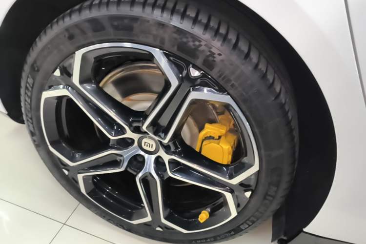 Used Xiaomi Auto SU7 2024 Rear-Drive Long-Range Intelligent Driving Version Right Rear Wheel Hub