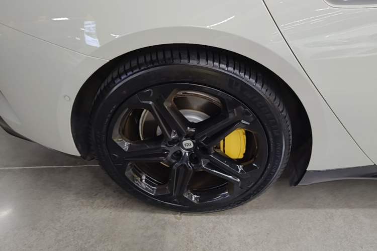 Used Xiaomi Auto SU7 2024 Four-Wheel Drive Ultra-Long Range Advanced Intelligent Driving Max Edition Right Rear Wheel Hub