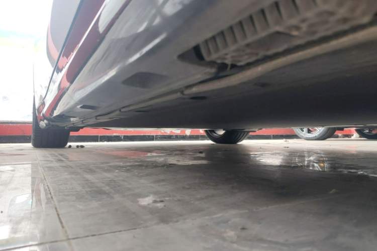 Used Xiaomi Auto SU7 2024 Rear-Drive Long-Range Intelligent Driving Version Right Side Sill