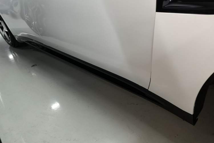 Used Xiaomi Auto SU7 2024 Rear-Drive Long-Range Intelligent Driving Version Right Side Sill