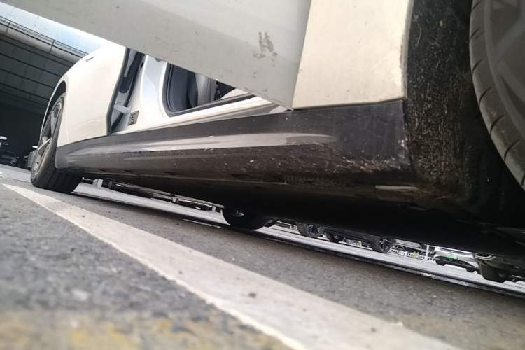 Used Xiaomi Auto SU7 2024 Four-Wheel Drive Ultra-Long Range Advanced Intelligent Driving Max Edition Right Side Sill
