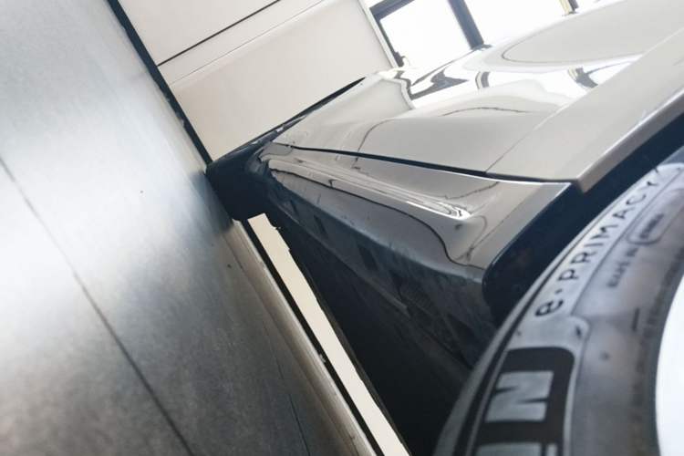 Used Xiaomi Auto SU7 2024 Rear-Drive Long-Range Intelligent Driving Version Right Side Sill