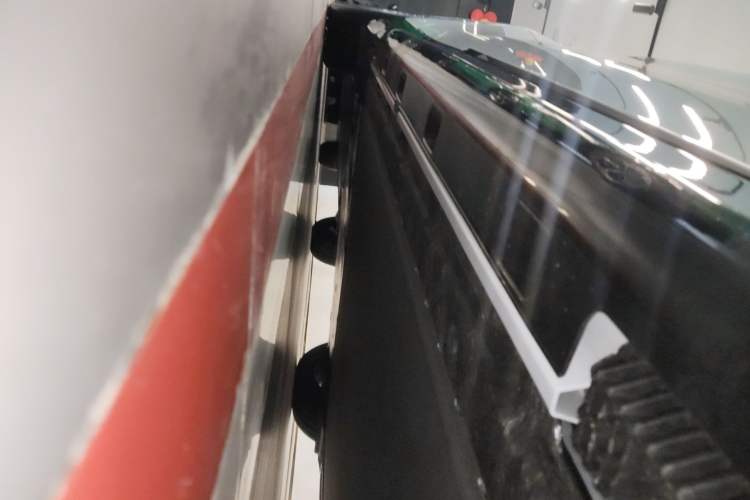 Used Xiaomi Auto SU7 2024 Rear-Drive Ultra-Long Range Advanced Pro-Level Intelligent Driving Version Right Side Sill