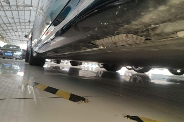 Used Xiaomi Auto SU7 2024 Four-Wheel Drive Ultra-Long Range Advanced Intelligent Driving Max Edition Right Side Sill