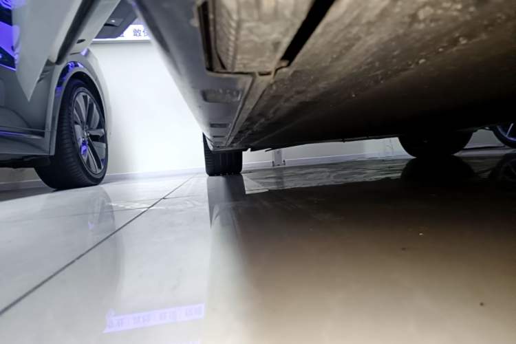 Used Xiaomi Auto SU7 2024 Four-Wheel Drive Ultra-Long Range Advanced Intelligent Driving Max Edition Right Side Sill