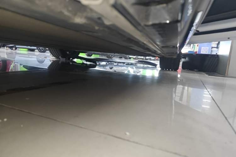 Used Xiaomi Auto SU7 2024 Rear-Drive Long-Range Intelligent Driving Version Right Side Sill