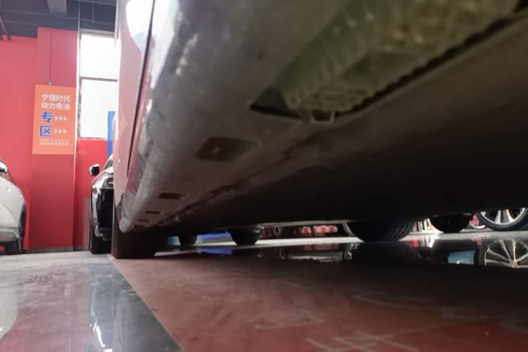 Used Xiaomi Auto SU7 2024 Rear-Drive Long-Range Intelligent Driving Version Right Side Sill