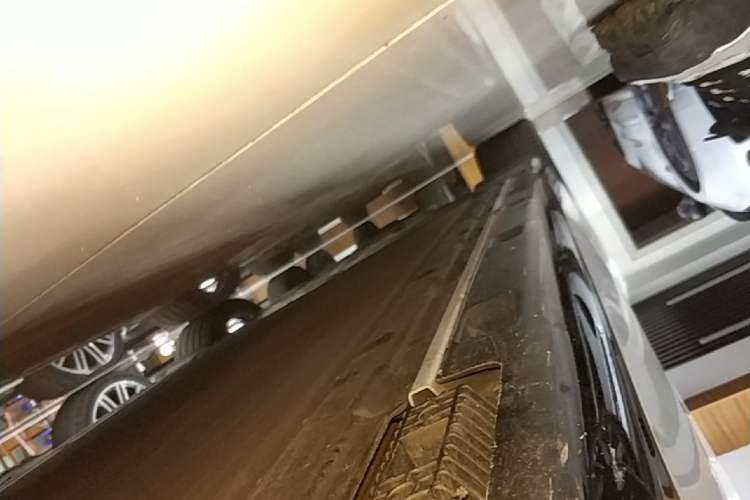 Used Xiaomi Auto SU7 2024 Four-Wheel Drive Ultra-Long Range Advanced Intelligent Driving Max Edition Right Side Sill