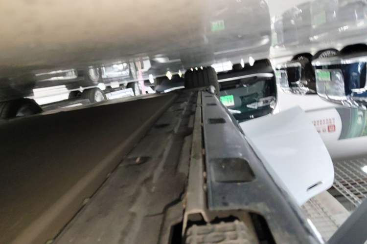 Used Xiaomi Auto SU7 2024 Four-Wheel Drive Ultra-Long Range Advanced Intelligent Driving Max Edition Right Side Sill