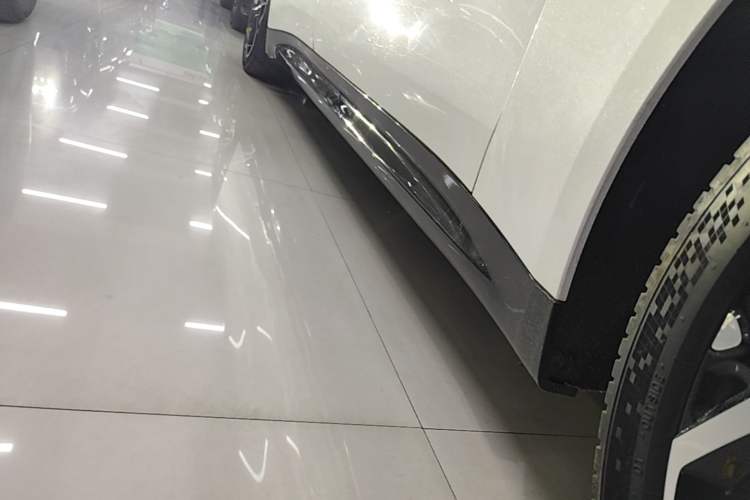 Used Xiaomi Auto SU7 2024 Rear-Drive Long-Range Intelligent Driving Version Right Side Sill