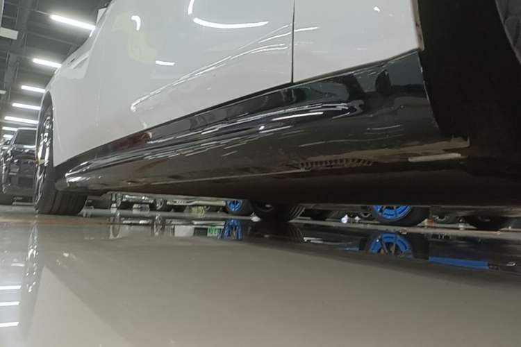 Used Xiaomi Auto SU7 2024 Rear-Drive Long-Range Intelligent Driving Version Right Side Sill