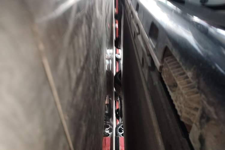Used Xiaomi Auto SU7 2024 Four-Wheel Drive Ultra-Long Range Advanced Intelligent Driving Max Edition Right Side Sill