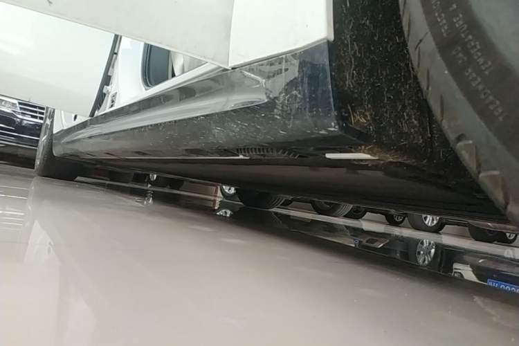 Used Xiaomi Auto SU7 2024 Rear-Drive Long-Range Intelligent Driving Version Right Side Sill