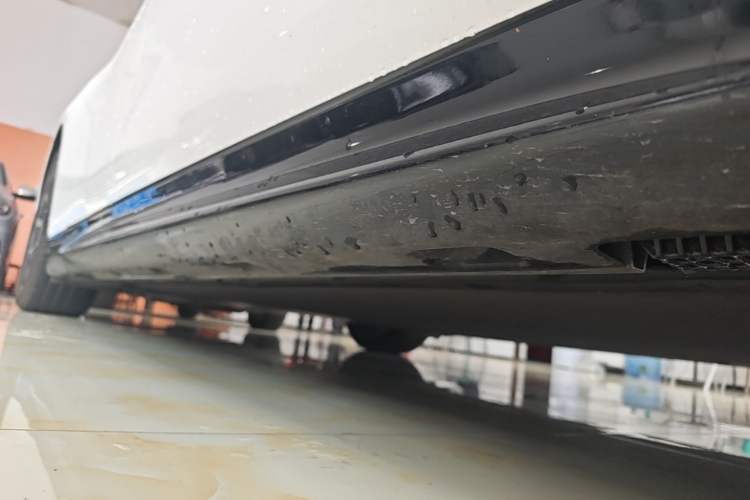 Used Xiaomi Auto SU7 2024 Rear-Drive Long-Range Intelligent Driving Version Right Side Sill
