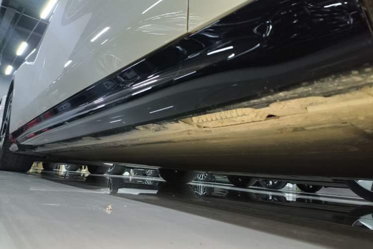 Used Xiaomi Auto SU7 2024 Rear-Drive Long-Range Intelligent Driving Version Right Side Sill