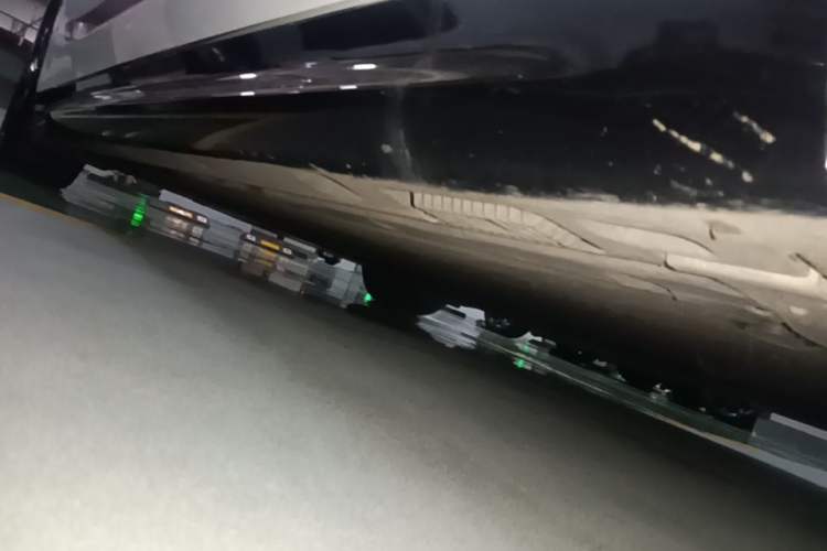 Used Xiaomi Auto SU7 2024 Rear-Drive Long-Range Intelligent Driving Version Right Side Sill