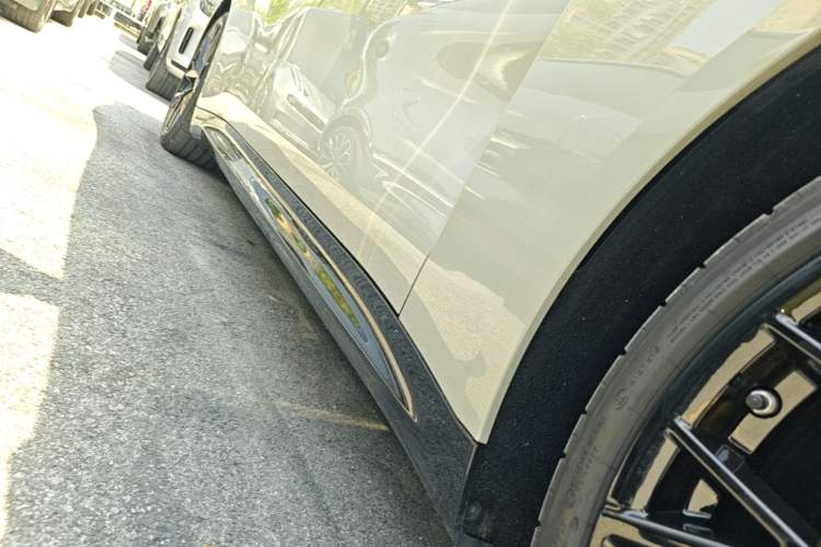 Used Xiaomi Auto SU7 2024 Four-Wheel Drive Ultra-Long Range Advanced Intelligent Driving Max Edition Right Side Sill