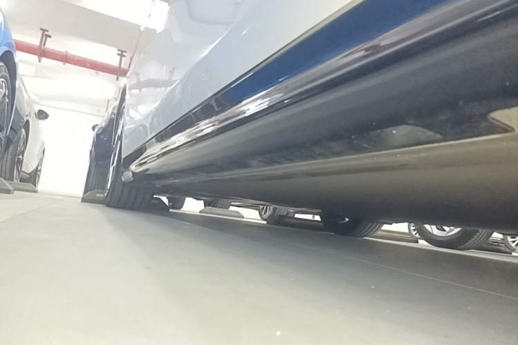 Used Xiaomi Auto SU7 2024 Rear-Drive Ultra-Long Range Advanced Pro-Level Intelligent Driving Version Right Side Sill