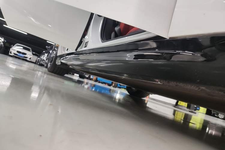 Used Xiaomi Auto SU7 2024 Four-Wheel Drive Ultra-Long Range Advanced Intelligent Driving Max Edition Right Side Sill