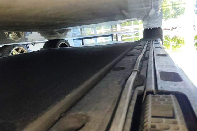 Used Xiaomi Auto SU7 2024 Four-Wheel Drive Ultra-Long Range Advanced Intelligent Driving Max Edition Right Side Sill