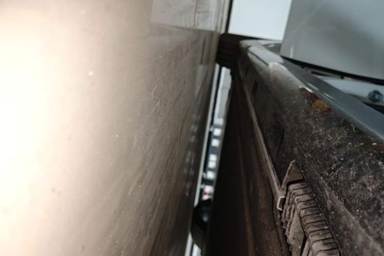 Used Xiaomi Auto SU7 2024 Four-Wheel Drive Ultra-Long Range Advanced Intelligent Driving Max Edition Right Side Sill