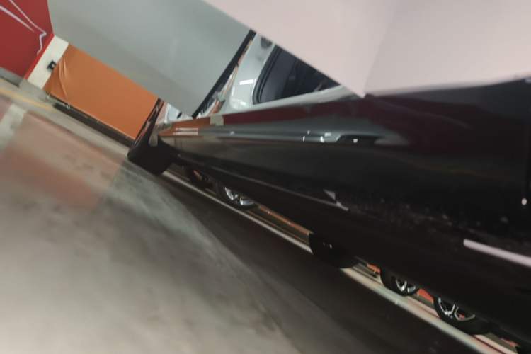 Used Xiaomi Auto SU7 2024 Rear-Drive Ultra-Long Range Advanced Pro-Level Intelligent Driving Version Right Side Sill