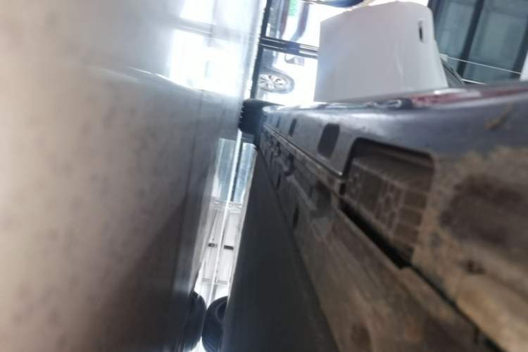 Used Xiaomi Auto SU7 2024 Rear-Drive Long-Range Intelligent Driving Version Right Side Sill