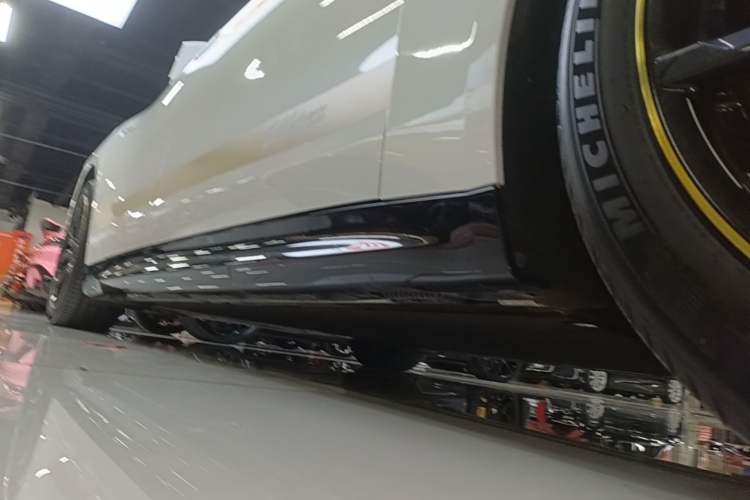 Used Xiaomi Auto SU7 2024 Rear-Drive Ultra-Long Range Advanced Pro-Level Intelligent Driving Version Right Side Sill