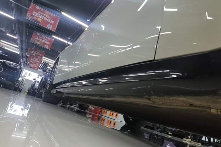 Used Xiaomi Auto SU7 2024 Rear-Drive Long-Range Intelligent Driving Version Right Side Sill