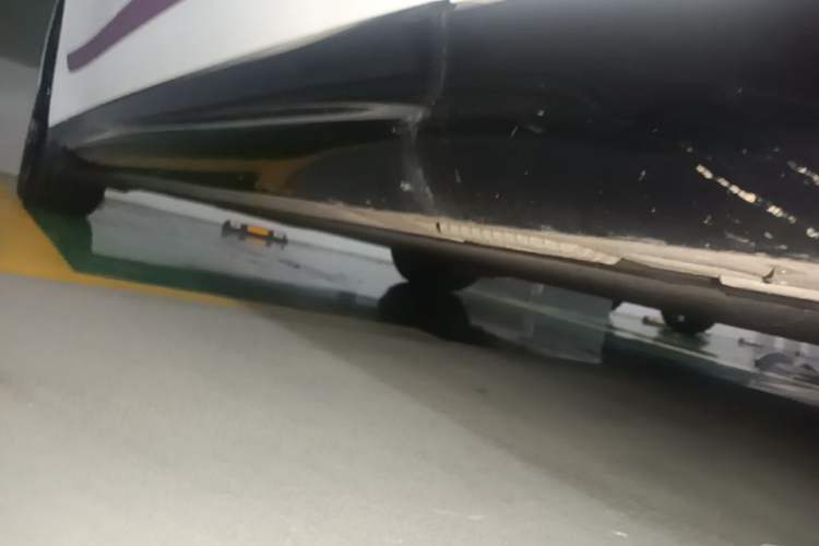 Used Xiaomi Auto SU7 2024 Rear-Drive Long-Range Intelligent Driving Version Right Side Sill