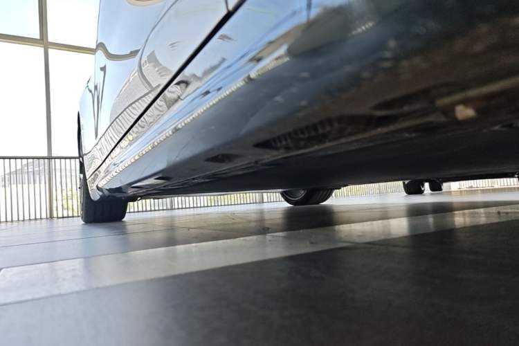 Used Xiaomi Auto SU7 2024 Four-Wheel Drive Ultra-Long Range Advanced Intelligent Driving Max Edition Right Side Sill