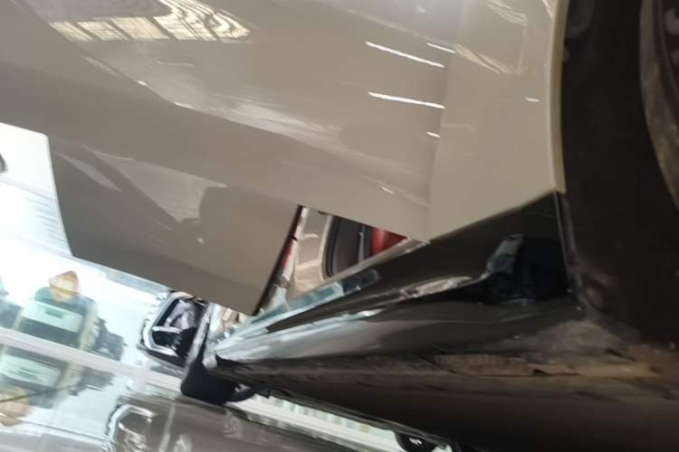 Used Xiaomi Auto SU7 2024 Rear-Drive Long-Range Intelligent Driving Version Right Side Sill