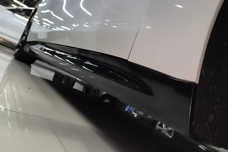 Used Xiaomi Auto SU7 2024 Rear-Drive Long-Range Intelligent Driving Version Right Side Sill