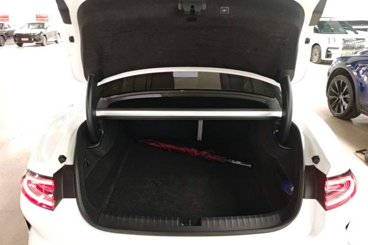 Used Xiaomi Auto SU7 2024 Four-Wheel Drive Ultra-Long Range Advanced Intelligent Driving Max Edition Trunk