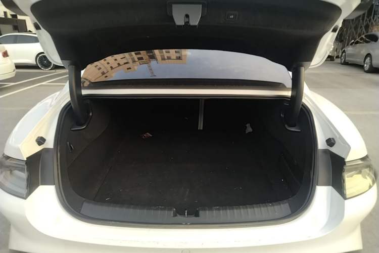 Used Xiaomi Auto SU7 2024 Four-Wheel Drive Ultra-Long Range Advanced Intelligent Driving Max Edition Trunk