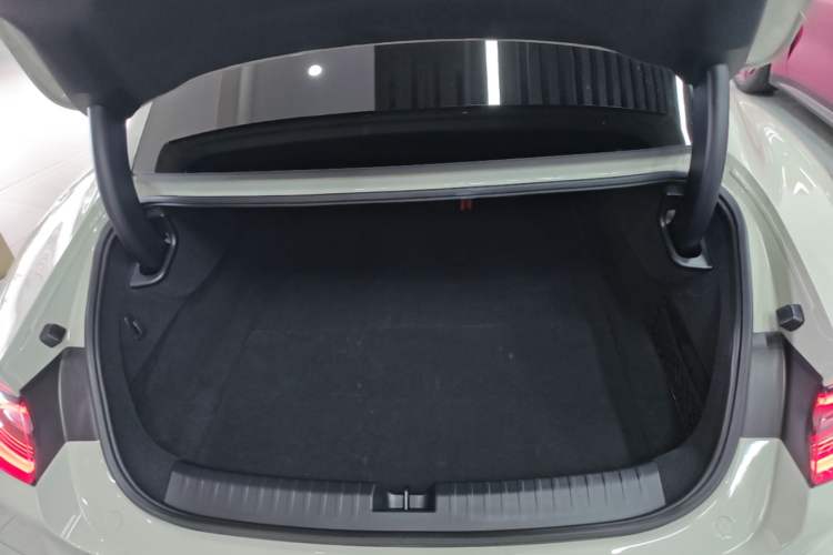 Used Xiaomi Auto SU7 2024 Rear-Drive Long-Range Intelligent Driving Version Trunk