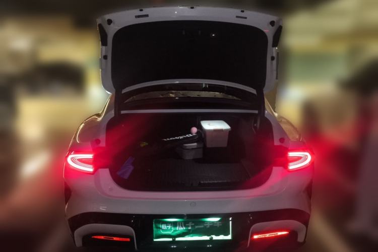 Used Xiaomi Auto SU7 2024 Four-Wheel Drive Ultra-Long Range Advanced Intelligent Driving Max Edition Trunk