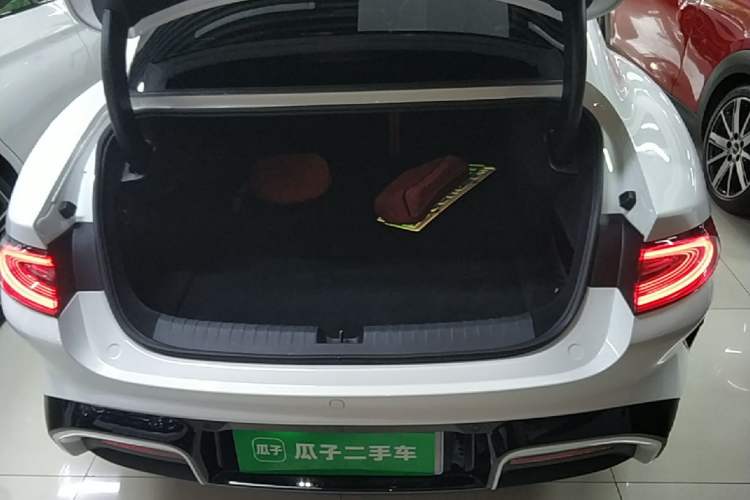 Used Xiaomi Auto SU7 2024 Four-Wheel Drive Ultra-Long Range Advanced Intelligent Driving Max Edition Trunk