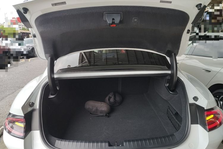 Used Xiaomi Auto SU7 2024 Four-Wheel Drive Ultra-Long Range Advanced Intelligent Driving Max Edition Trunk