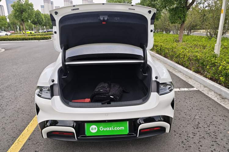 Used Xiaomi Auto SU7 2024 Four-Wheel Drive Ultra-Long Range Advanced Intelligent Driving Max Edition Trunk