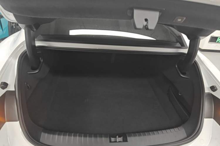 Used Xiaomi Auto SU7 2024 Rear-Drive Long-Range Intelligent Driving Version Trunk