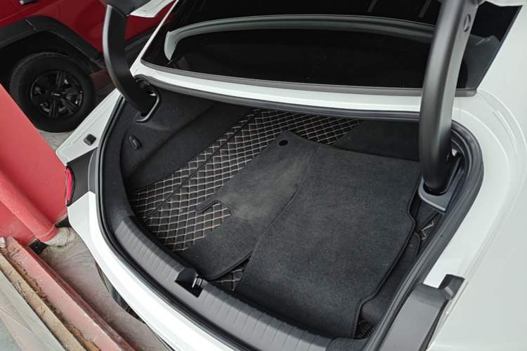 Used Xiaomi Auto SU7 2024 Rear-Drive Long-Range Intelligent Driving Version Trunk